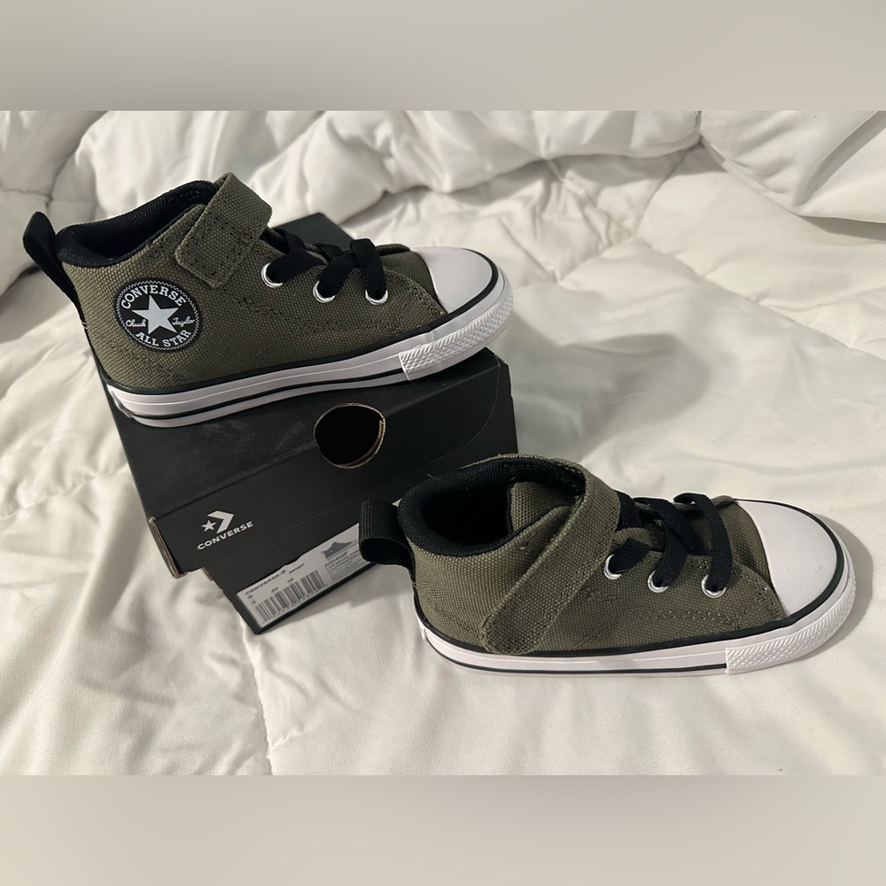 Converse High Top - Infant/Toddler Size 8, NWB Malden Street *sold out on site*